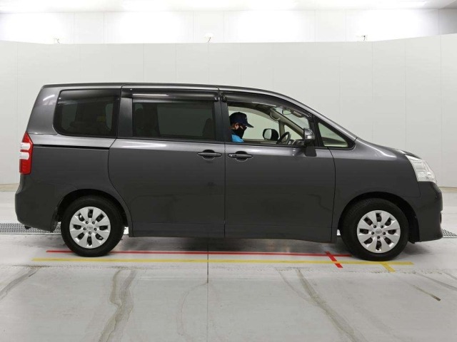 Toyota NOAH 2013 7160621-3