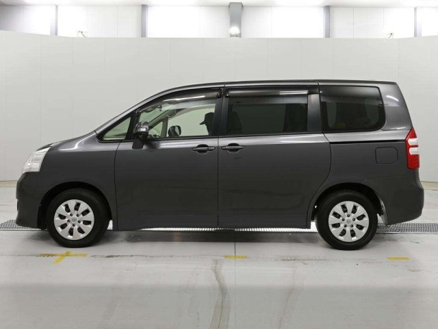 Toyota NOAH 2013 7160621-4