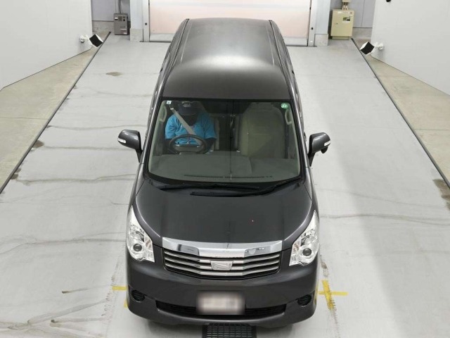 Toyota NOAH 2013 7160621-7