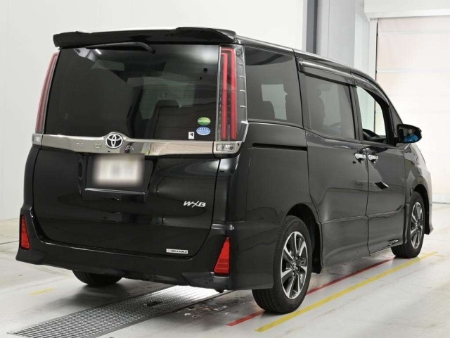 Toyota NOAH 2018 7160622-1