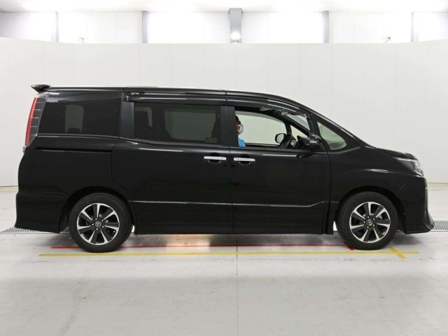 Toyota NOAH 2018 7160622-3