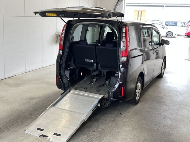 Toyota NOAH 2014 7160631-1