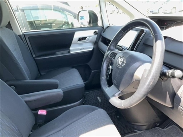 Toyota NOAH 2010 7160639-7