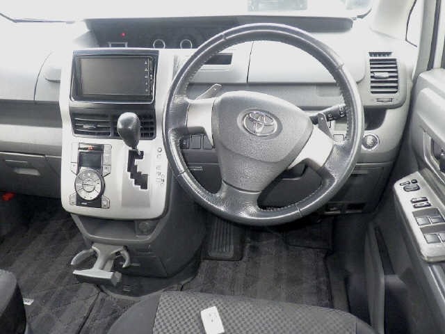Toyota NOAH 2007 7160641-3