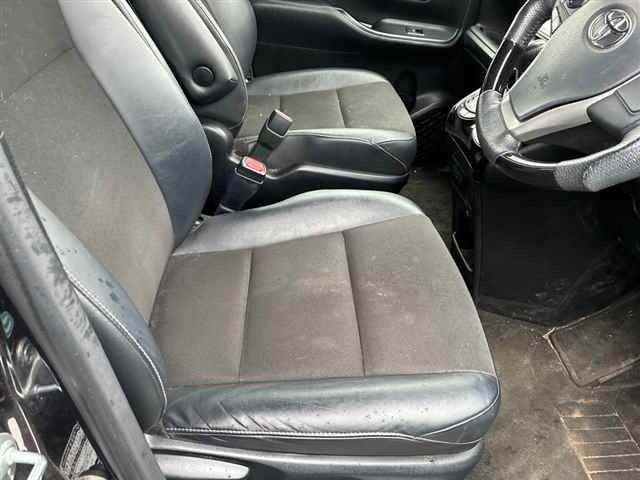 Toyota NOAH 2017 7160642-7