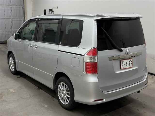 Toyota NOAH 2008 7160643-1
