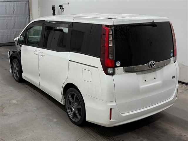 Toyota NOAH 2017 7160645-1