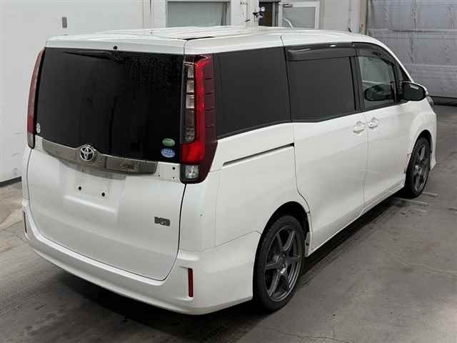 Toyota NOAH 2017 7160645-5