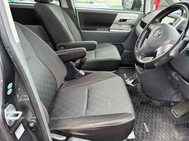 Toyota NOAH 2010 7160646-7