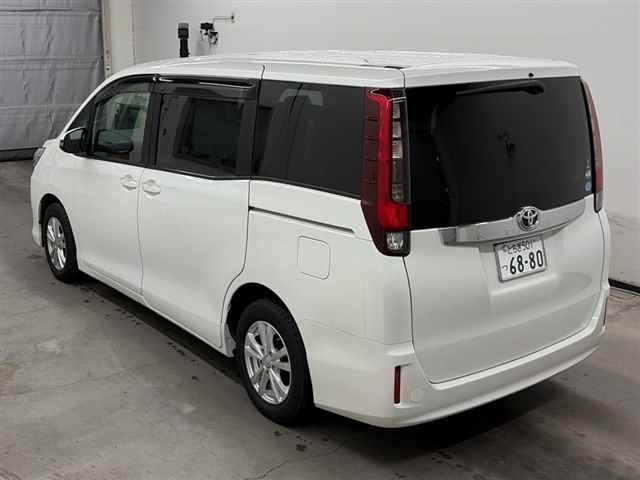 Toyota NOAH 2015 7160647-1