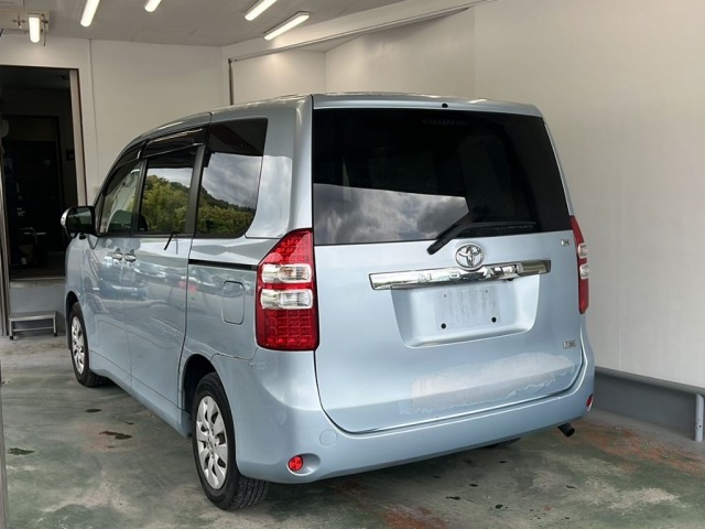 Toyota NOAH 2010 7160648-1