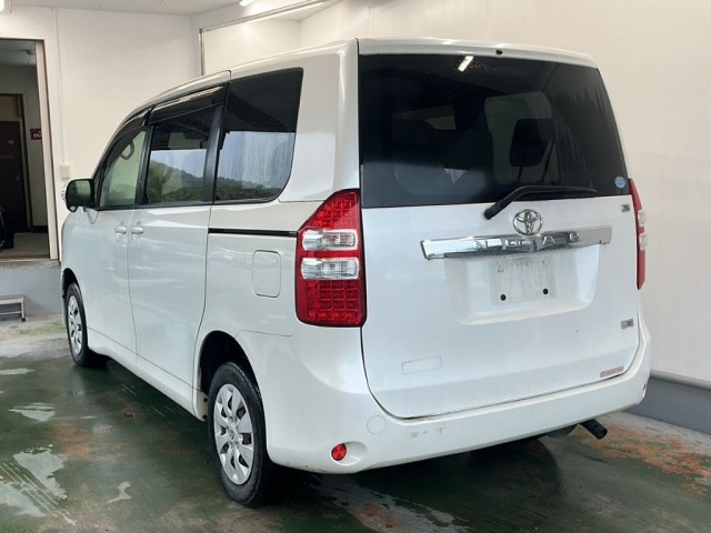 Toyota NOAH 2013 7160649-1