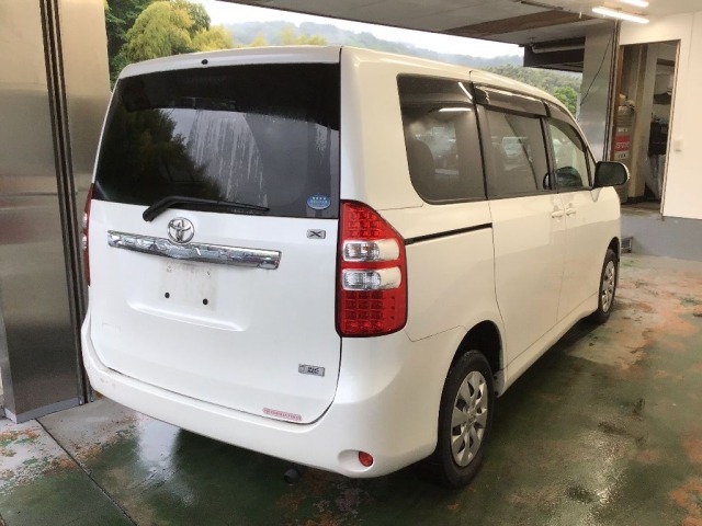 Toyota NOAH 2013 7160649-4