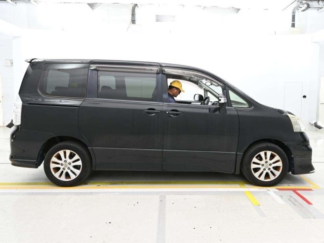 Toyota NOAH 2013 7160657-3