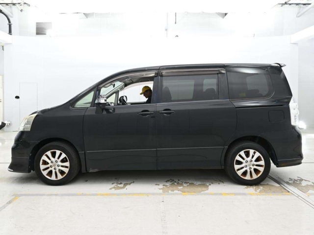 Toyota NOAH 2013 7160657-4