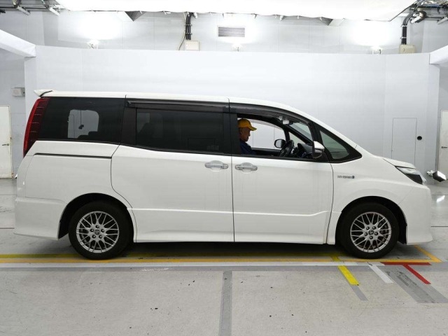 Toyota NOAH 2016 7160665-3