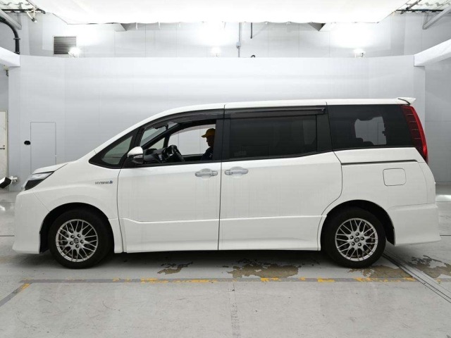 Toyota NOAH 2016 7160665-4