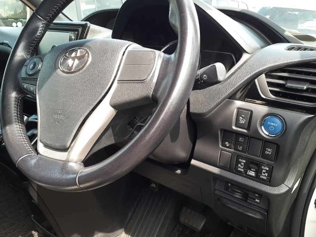 Toyota NOAH 2016 7160665-9