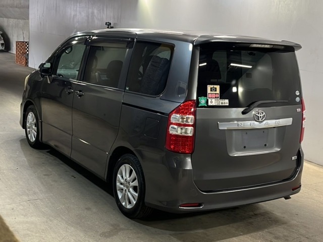 Toyota NOAH 2010 7160666-1