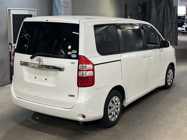 Toyota NOAH 2013 7160682-5