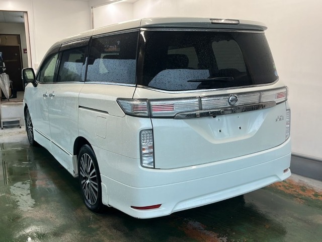 Nissan ELGRAND 2015 7167659-1
