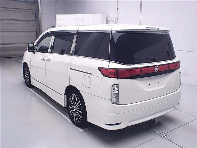Nissan ELGRAND 2014 7168302-1