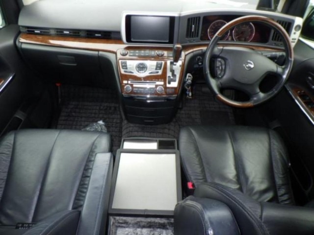 Nissan ELGRAND 2010 7168317-3