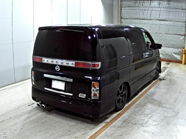 Nissan ELGRAND 2009 7168357-5