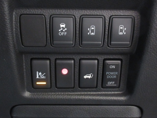 Nissan ELGRAND 2015 7168361-24
