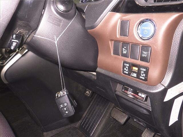 Toyota ESQUIRE 2015 7170013-8