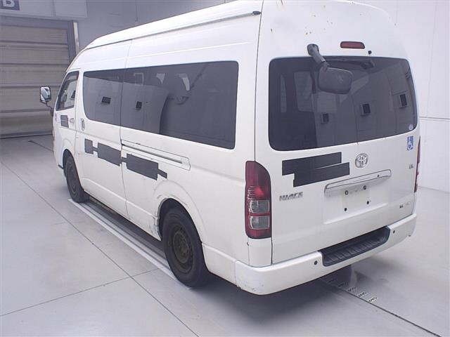 Toyota HIACE COMMUTER 2010 7165464-1