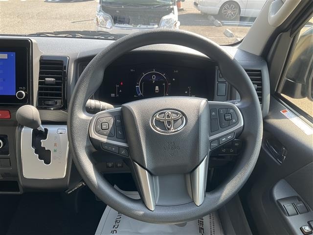 Toyota HIACE VAN 2026 7172101-11
