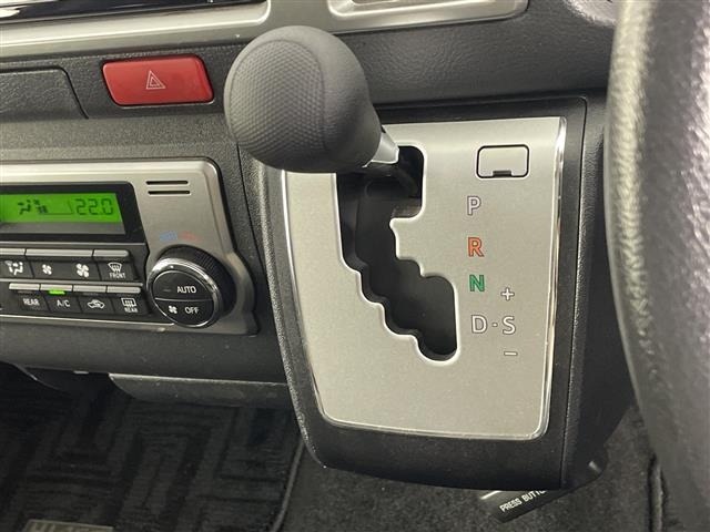 Toyota HIACE VAN 2023 7172110-12