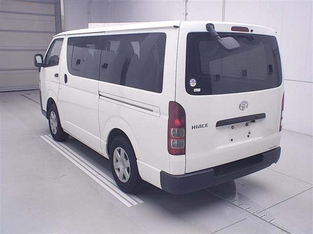 Toyota HIACE VAN 2022 7173043-1