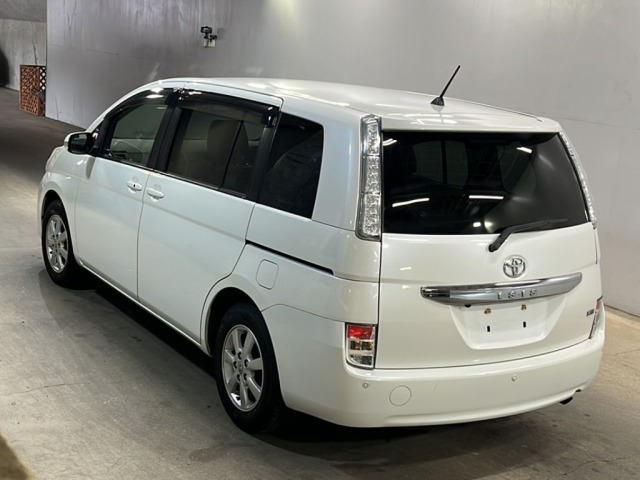 Toyota ISIS 2013 7177240-1