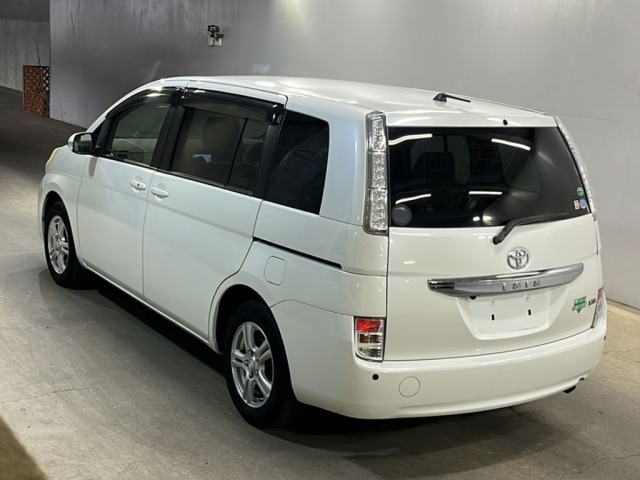 Toyota ISIS 2013 7177251-1