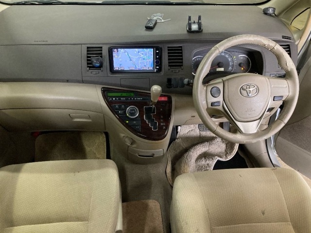 Toyota ISIS 2013 7177251-3