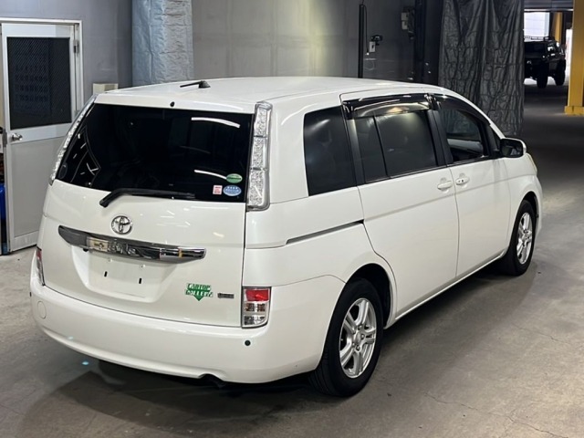 Toyota ISIS 2013 7177251-5