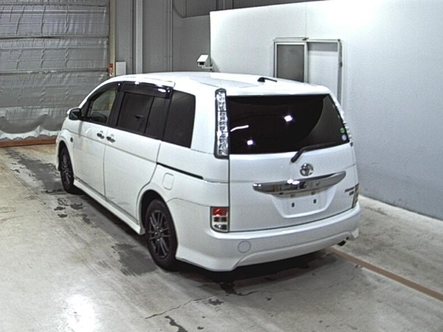 Toyota ISIS 2013 7177278-1