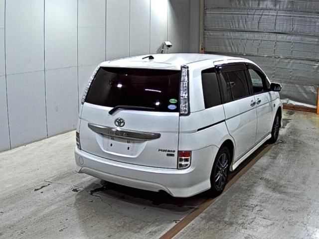 Toyota ISIS 2013 7177278-5