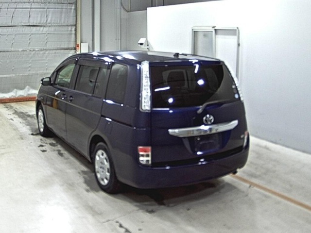 Toyota ISIS 2013 7177304-1
