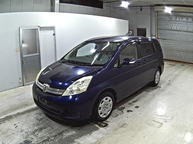 Toyota ISIS 2013 7177304-4