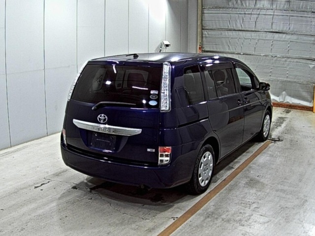 Toyota ISIS 2013 7177304-5