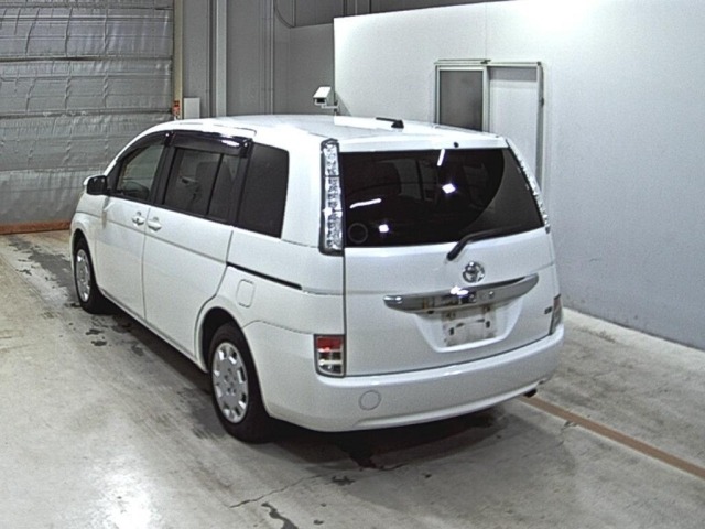 Toyota ISIS 2013 7177305-1