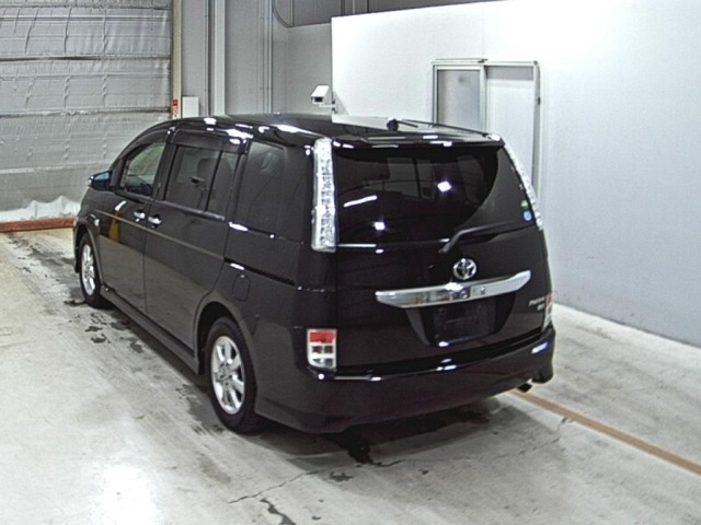 Toyota ISIS 2014 7177308-1