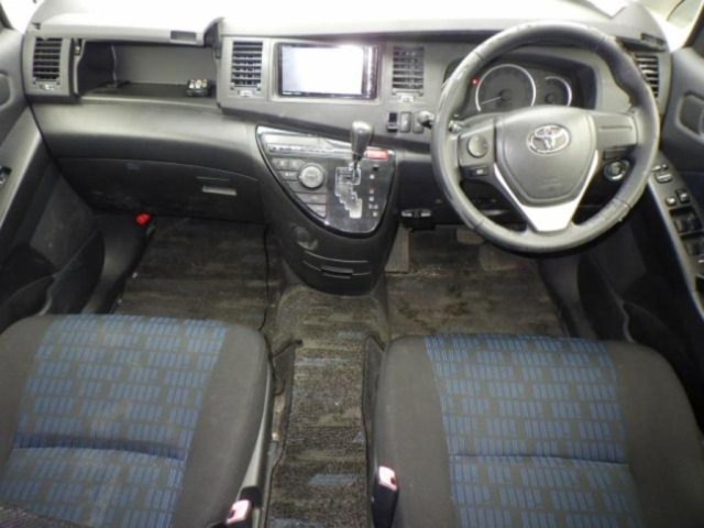 Toyota ISIS 2014 7177308-3