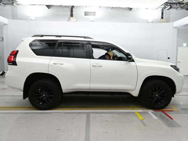 Toyota LAND CRUISER PRADO 2023 7166184-3