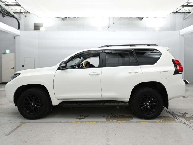 Toyota LAND CRUISER PRADO 2023 7166184-4