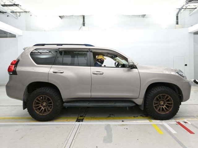 Toyota LAND CRUISER PRADO 2017 7166192-3