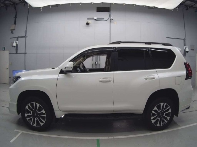 Toyota LAND CRUISER PRADO 2023 7166203-4